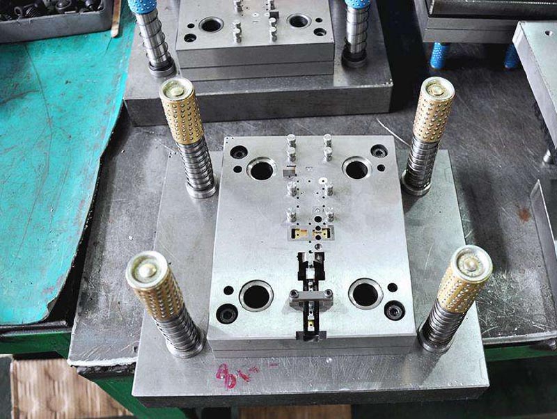 莲花模具制造-01